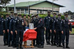 La Gendarmerie de Guyane et les Forces Armées en Guyane rendent hommage au maréchal des logis-chef Arnaud Blanc avant l'hommage national