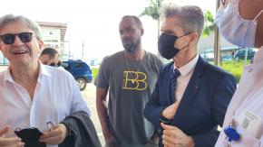 Jean-Luc Mélenchon s'est rendu au centre hospitalier de Cayenne