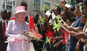 La reine Elizabeth II et ses liens étroits avec les Caraïbes